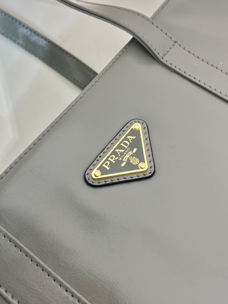 Pra*a tote bags